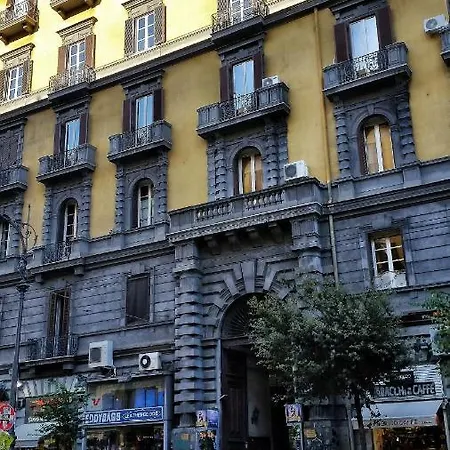 Univercity 4* Νάπολη