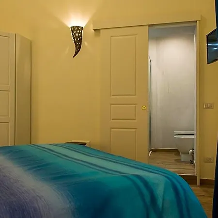 Univercity 4* Nápoly