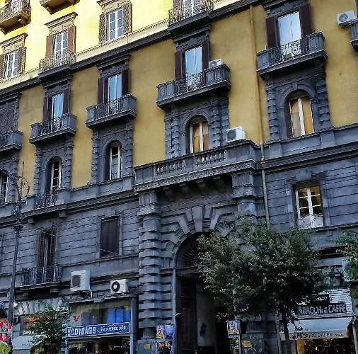 Univercity 4* Napoli